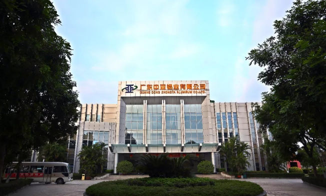 為“中國(guó)制造2025”加把勁！中亞鋁業(yè)榮獲“中國(guó)鋁型材行業(yè)10強(qiáng)企業(yè)”稱號(hào)(圖3)